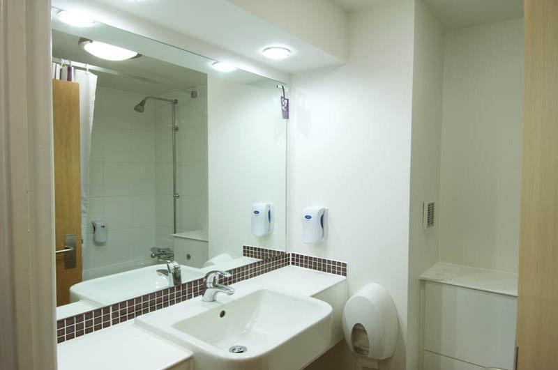 Premier Inn Poole Centre 外观 照片